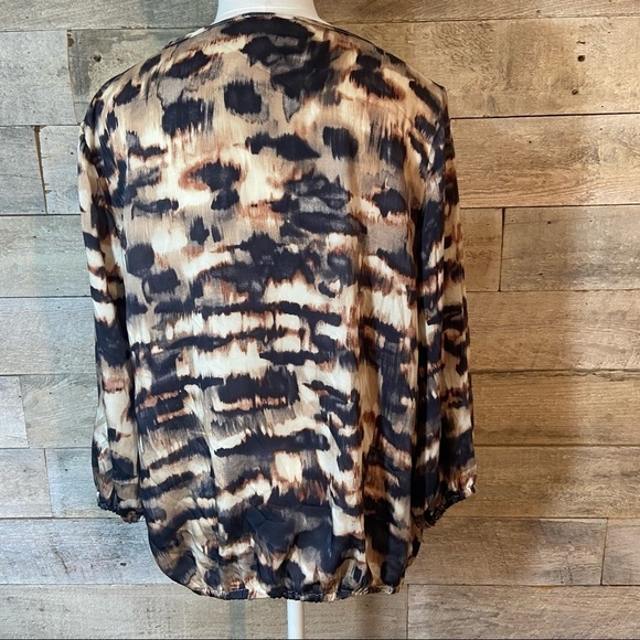 Willi Smith women’s animal print blouse in size medium - Picture 4 of 11
